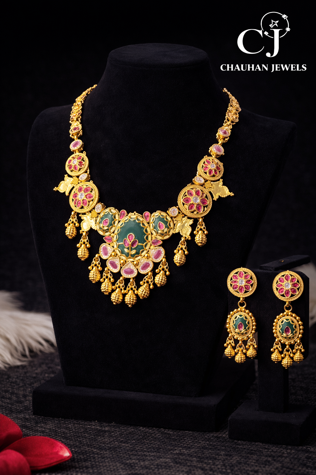 Elegant Gold Plated Antique Choker Necklace Set with Emerald Green & Ruby Pink Stones