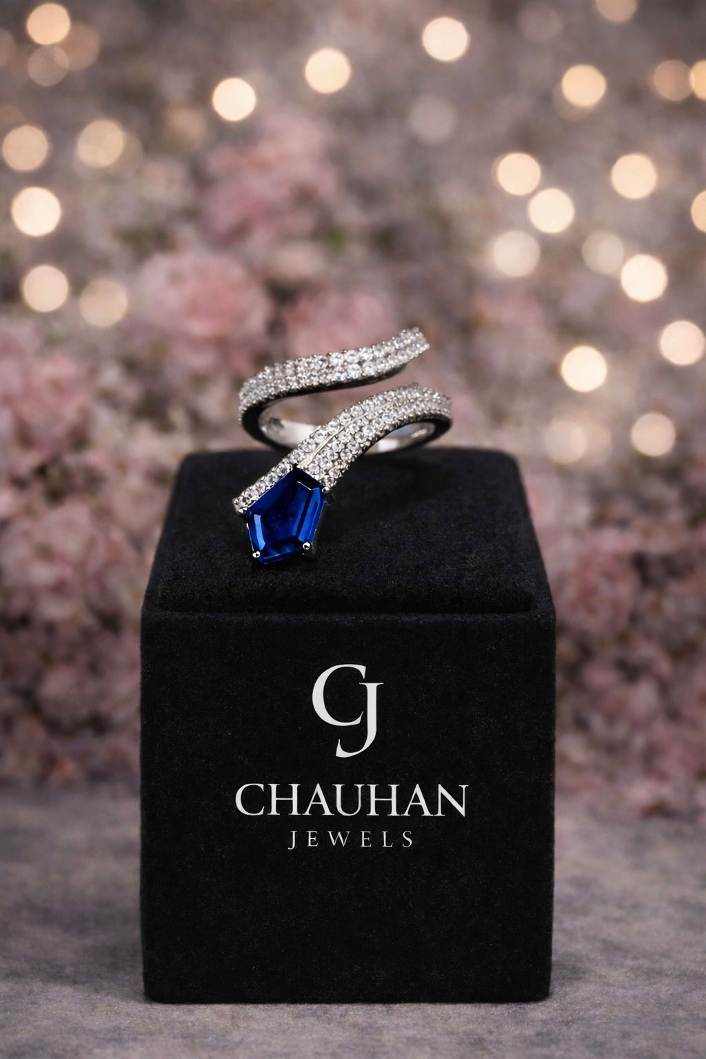 Royal Coffin Cut Wrap Ring – 18K silver